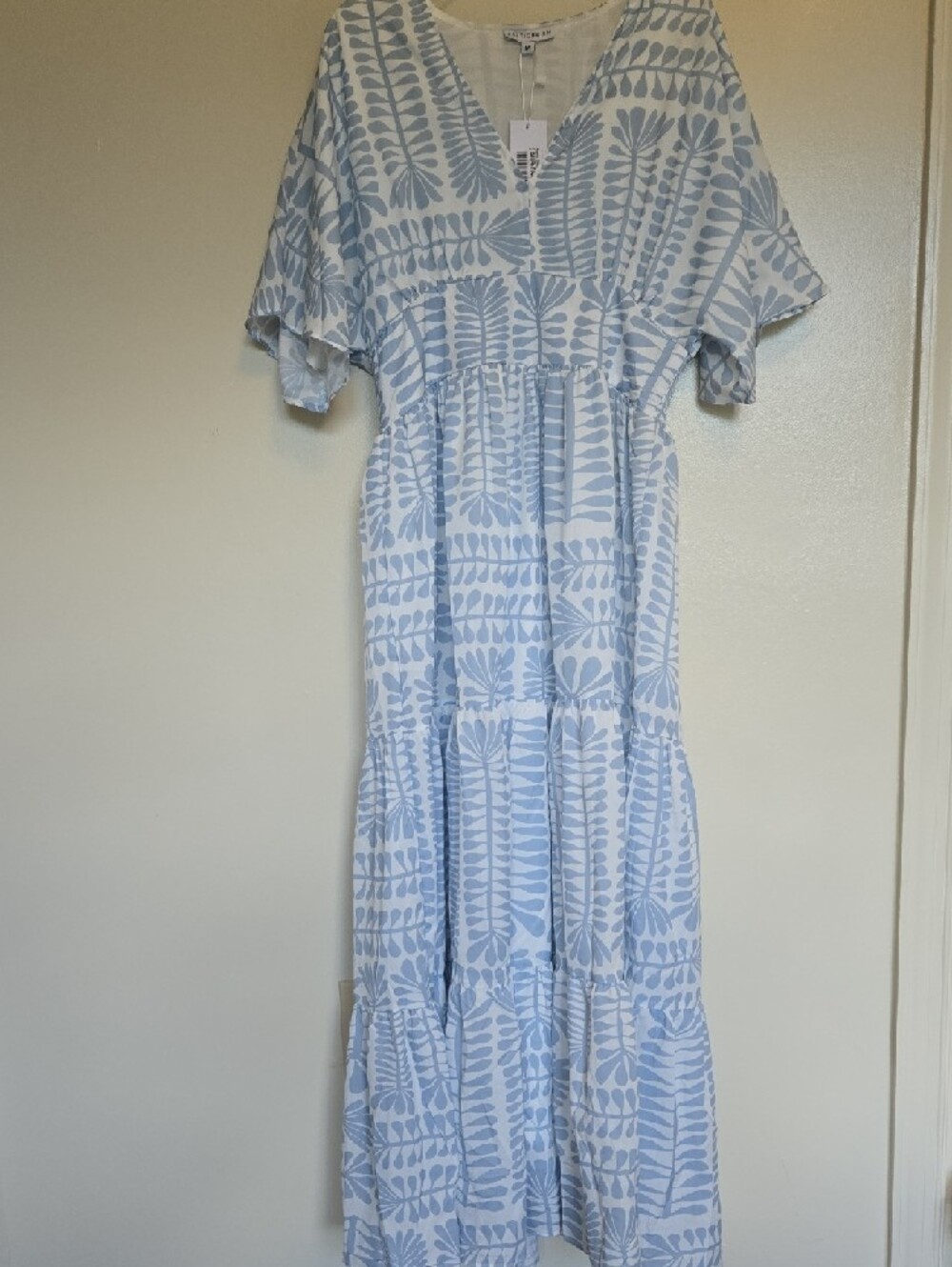 Balti Born Blue White Maxi Dress Floral Flutter Sleeves Tiered Smocked M Coastal - Picture 3 of 6